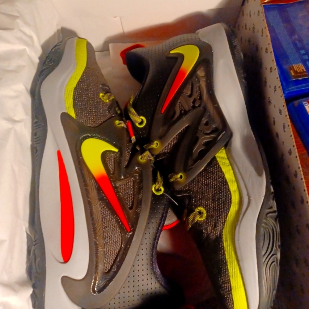 KD14 shoes NWOT